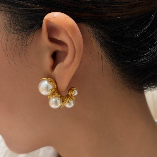 "Orla" pearl earring