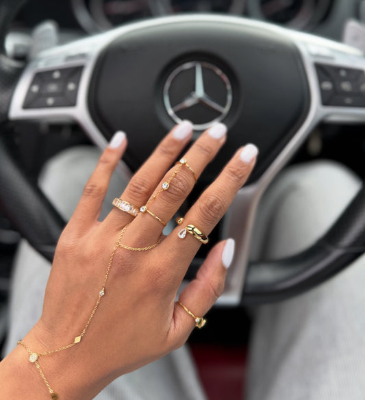Onyx dainty handchain