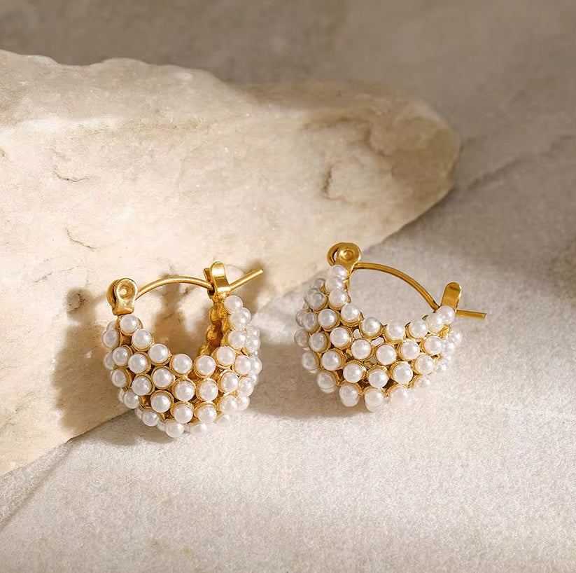 GIOIA Pearl cluster huggie earrings