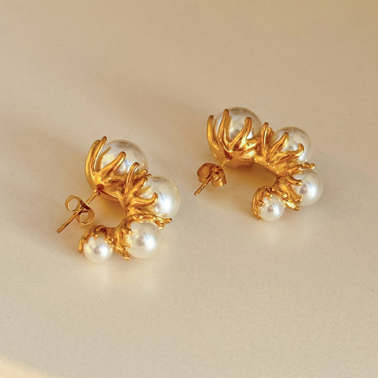 "Orla" pearl earring